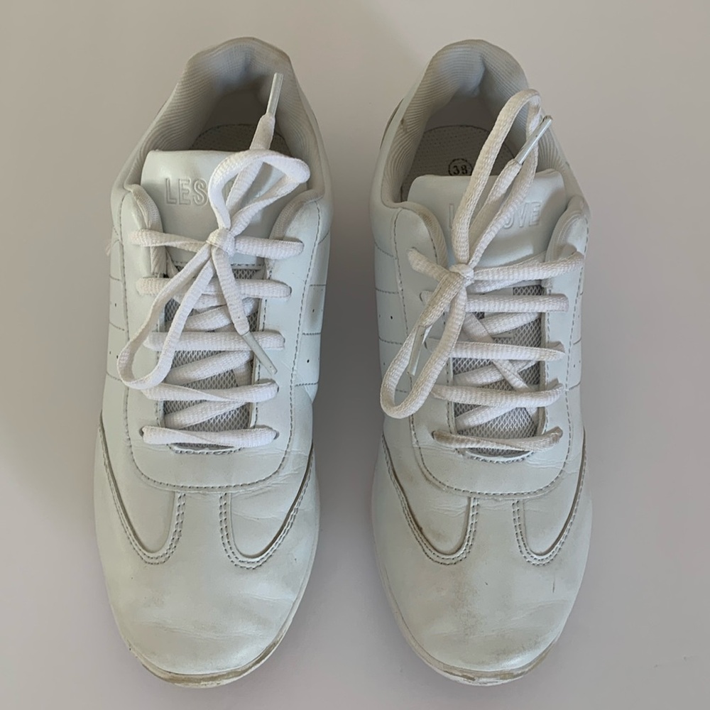 Lesove Women’s Leather Cheerleader Tumbling Shoes.Used in Good Condition.Size:6.